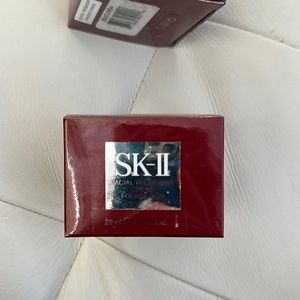SK-II facial treatment cream foundation / color : 420 clear beige - new in box.